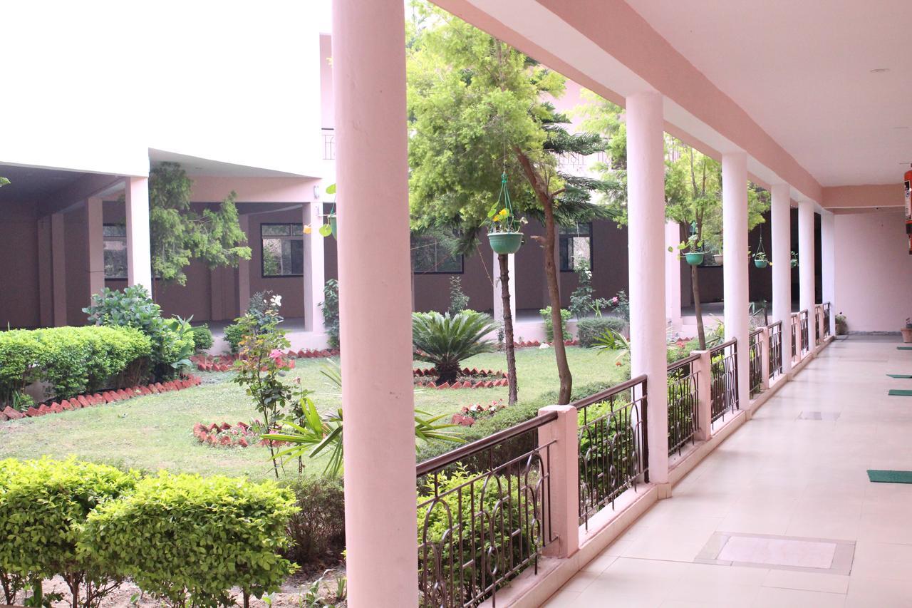 Greenwood Hotel Bhīm Tāl Dış mekan fotoğraf